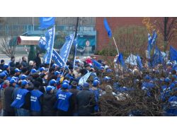 İşten Çıkarılan Şişe Cam İşçileri Eylem Yaptı