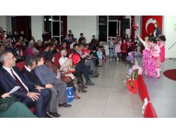 Gonca Kreş'in Minikleri İngilizce Gecesinde Hünerlerini Sergiledi