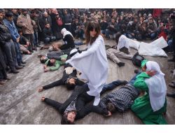 Bdp'liler Sokakta Ortasında Uludere Olayını Canlandırdı