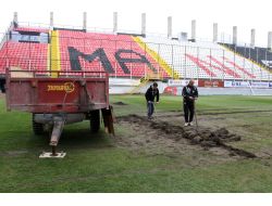 Manisa 19 Mayıs Stadı'nın Çim Zemini Bakıma Alındı
