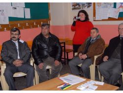 Babalar Evlatları İçin Diploma Alacak