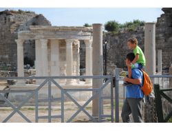 Katkı Payı Bütçesiyle 2 Bin Yıllık Tüke Tapınağı Bir Yıl İçinde Ayağa Kaldırıldı