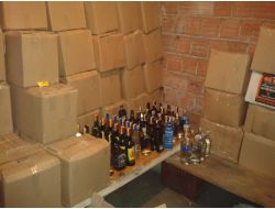 Kaçak İçki İmalathanesinde Çocukları Çalıştırdılar