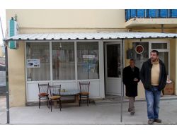 Kahvecinin Çay Tepsisini Çaldılar