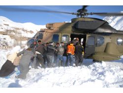 Askeri Helikopterler Doğu'da Hayat Kurtarmaya Devam Ediyor