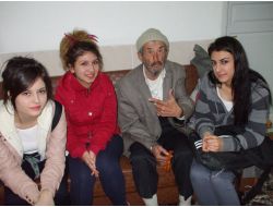 Öğrenciler, Yaşlıları Ziyaret Etti