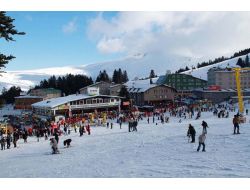 Kayak Ve Kar Tutkunları Yılbaşı Tatili İçin Uludağ'a Akın Etti