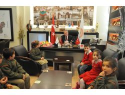 Minik Öğrenciler, Başkan Demirtaş’ı Sorularıyla Terletti