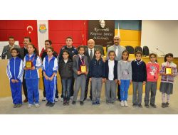 Kurtuluş Koşusunun Şampiyonları Madalyalarını Aldı