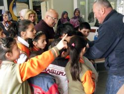 Kimse Yok Mu, Yoksul Öğrencilere Oyuncak Dağıttı