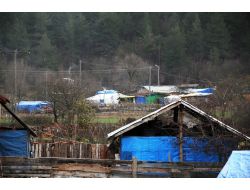 Evleri Baraj İçinde Kalan Susuz Köyü Sakinleri Yeni Yıla Barakada Girecek