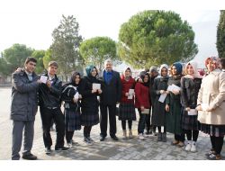 Kırkağaç Anadolu İmam Hatip'liler, Suriyeli Kardeşlerine Arapça Mektup Yazdı