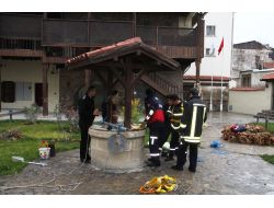 İtfaiye Kuyuya Düşen Kediyi Kurtardı