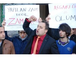 Chp’li Gençler, Asgari Ücret Artışını Protesto Etti