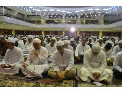 Endonezya Yeni Yıla Dualarla Girdi