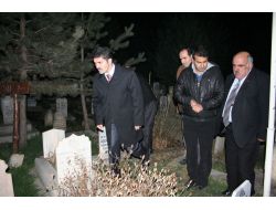 Belediye Başkanı Ve Meclis Üyeleri Mezarlıkta Dua Ederek Yeni Yıla Girdi