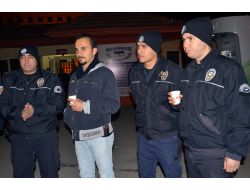 Emniyet Müdüründen Göreve Çıkan Polislere Salep İkramı