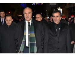 Hüseyin Çapkın Vatandaşların Yeni Yılını Kutladı