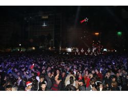 Adanalılar Uğur Mumcu Meydanı'nda Yeni Yıla Girdi