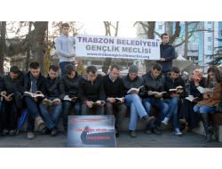 Gençler, Okumanın Önemine Dikkat Çekmek İçin Kitap Okudu