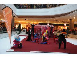 Buz Pistindeki Sirk Gösterisine Büyük İlgi