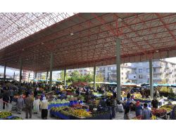 Yenimahalle'de Pazar Yerlerinin Üzeri Kapatılıyor