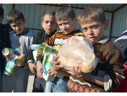 Sığınmacılar Yakınları İçin Yardım Kampanyası Başlattı