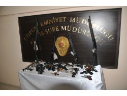 Havaya Ateş Açan 26 Kişi Kullandıkları Silahlarla Birlikte Yakalandı