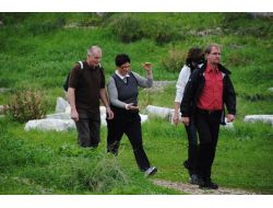 Alman Turistler, Noel Tatili Bitimi Öncesi Antik Kentte Yürüyüş Yaptı