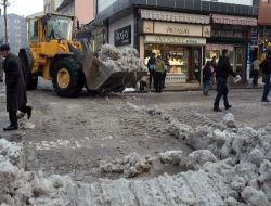 Ağrı Belediyesi Kar Temizliğine Başladı