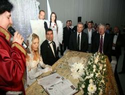 Baykal, Memleketinde Nikah Şahitliği Yaptı!