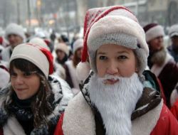 Ukrayna'da Noel Baba Ve Noel Ablalar İşbaşı Yaptı