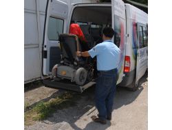 Engellileri Akraba Ziyaretine Belediye Götürüyor