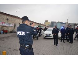 POLİSLERDEN 'TAKSİM' POZU