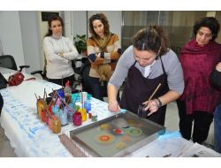 Çalışan Kadınlar Ebru Yaparak Stres Attı