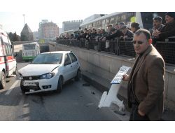 Alt Geçit Girişinde Otobüsün Sıkıştırdığı Otomobil Duvara Çarptı