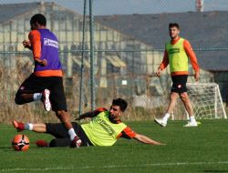 Adanaspor Özgür Bayer İle 1.5 Yıllık Sözleşme İmzaladı