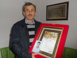 Baba Coşkun, Oğlunun Şahadet Belgesini Aldı