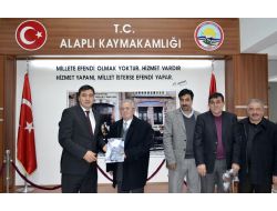 Sigarayı Bırakanlara Gömlek Ve Kravat Hediye Edildi