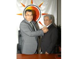 Ak Parti'nin Yeni Üyeri, Törenle Rozetlerini Aldı