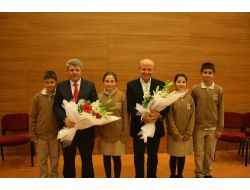 Yaptırdığı Okulda Ayakta Alkışlandı