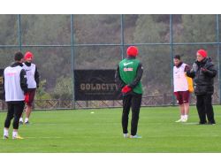 Galatasaray Alanya’da Sağanak Yağmur Altında Çalıştı