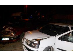 Dur İhtarına Uymayan Sürücü Polis Otosuna Çarptı