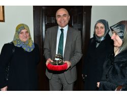 Kursiyerler Korkut’a, Geleneksel Kahve Fincanı Hediye Ettiler