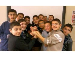 Okuma Salonu Öğrencileri, Suriyeliler İçin Harçlıklarını Verdi