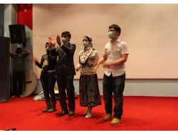 Üniversitelilerden Lösemili Öğrenciler Yararına Tiyatro