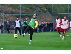Galatasaray İdmanında İmza İzdihamı