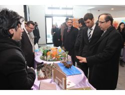 Üniversitelilerin Atık Maddelerden Yaptığı Eğitim Araçları Görücüye Çıktı