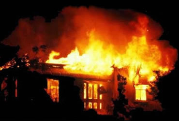 HUZUREVİNDE YANGIN: 9 ÖLÜ