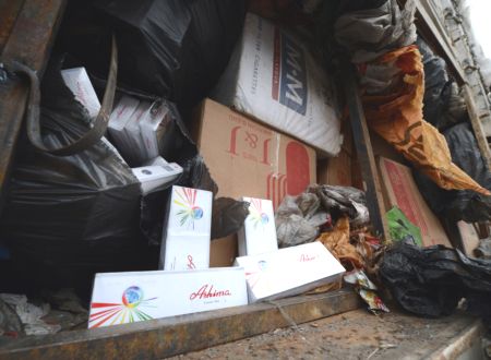 Çöp yüklü kamyonda sigara kaçakçılığı